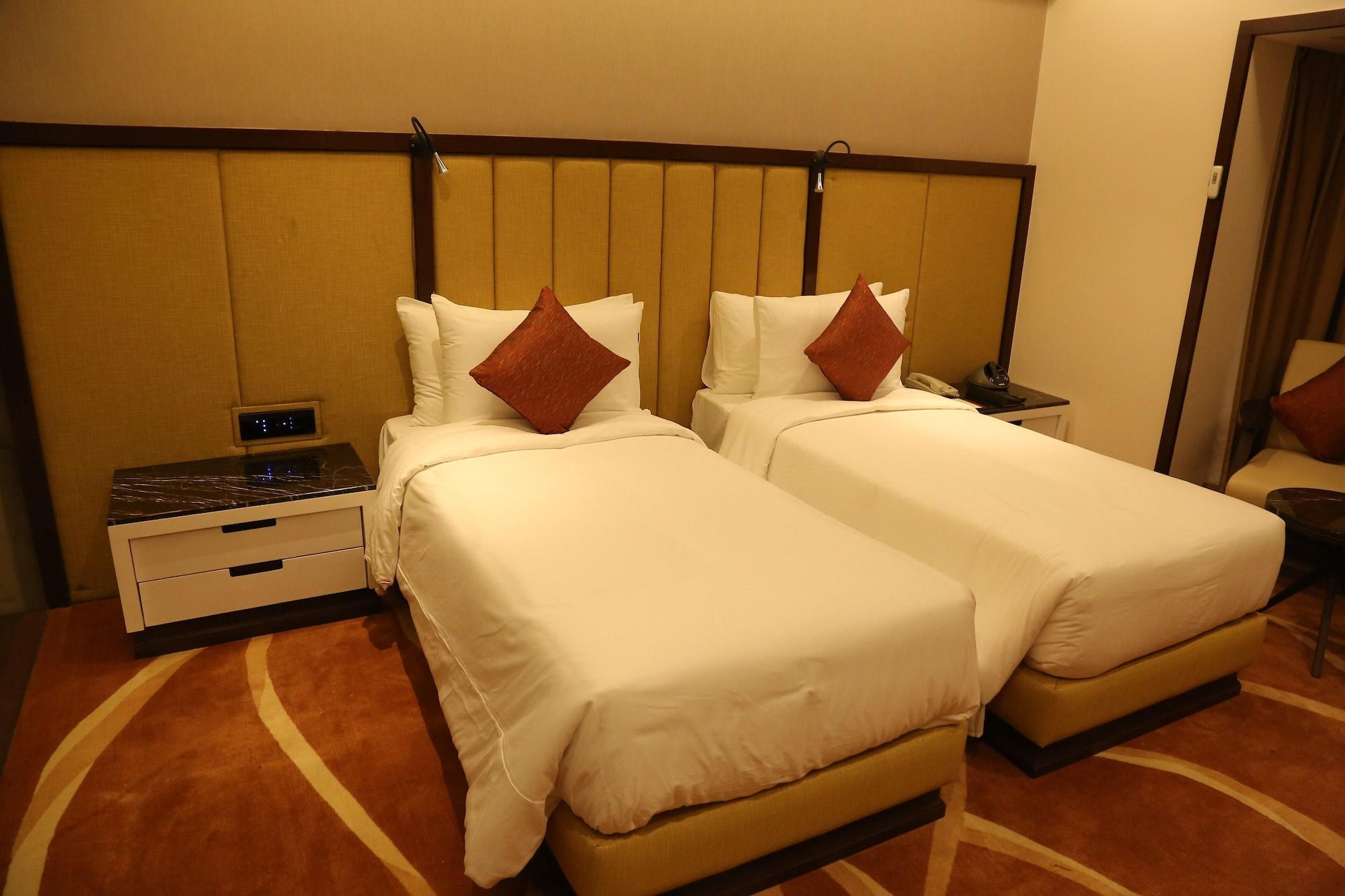 Radisson Lucknow City Center Extérieur photo