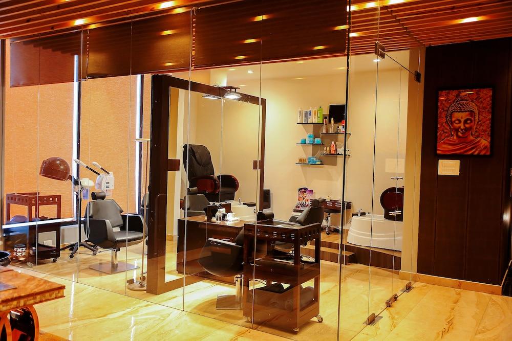 Radisson Lucknow City Center Extérieur photo