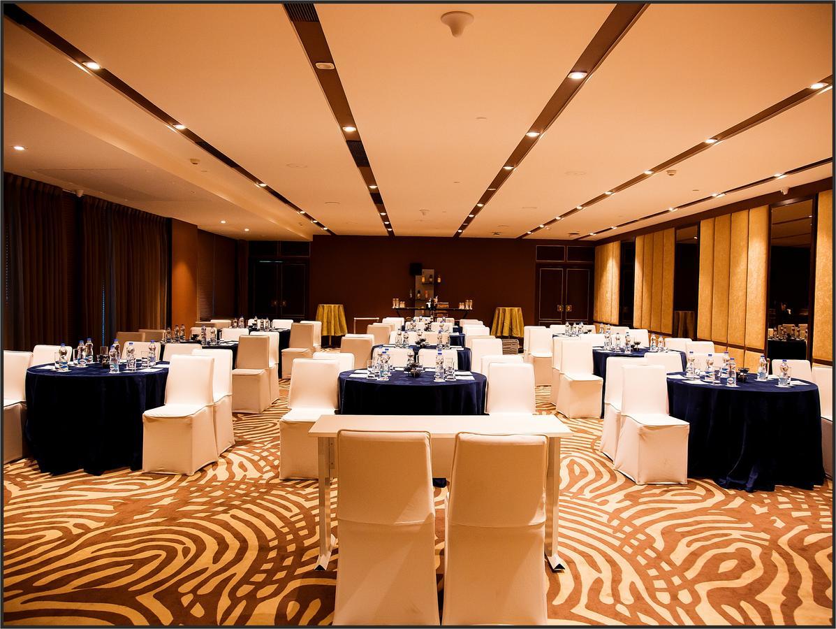 Radisson Lucknow City Center Extérieur photo